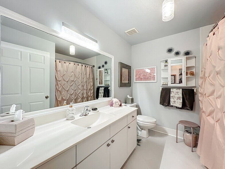 Building Photo - 760 Lake Orchid Cir