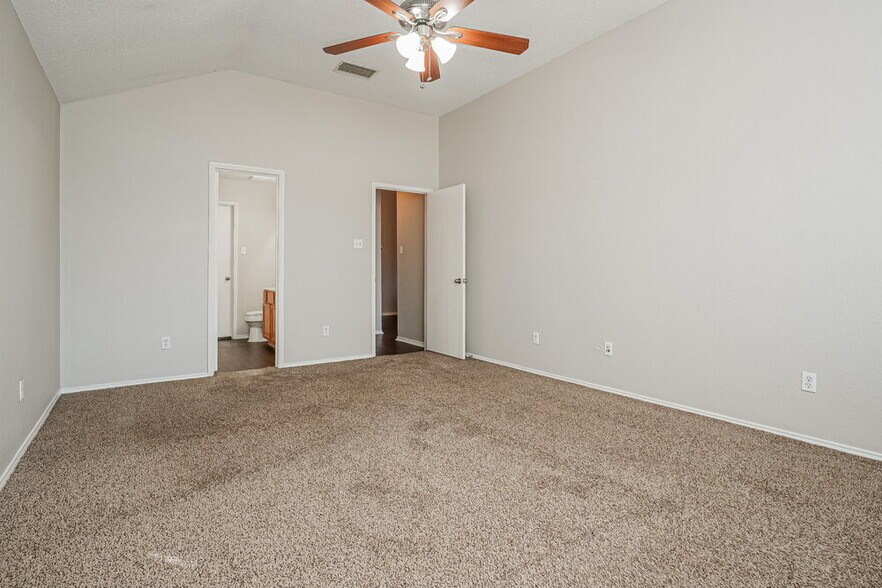 Building Photo - 1415 Heather Ridge Dr