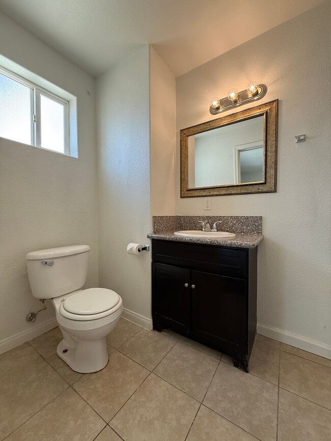 Building Photo - 516 2nd St