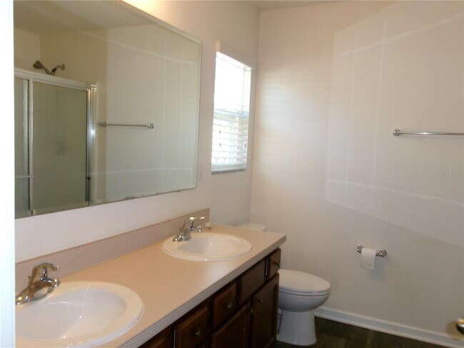 Building Photo - 137 Fairway Ct