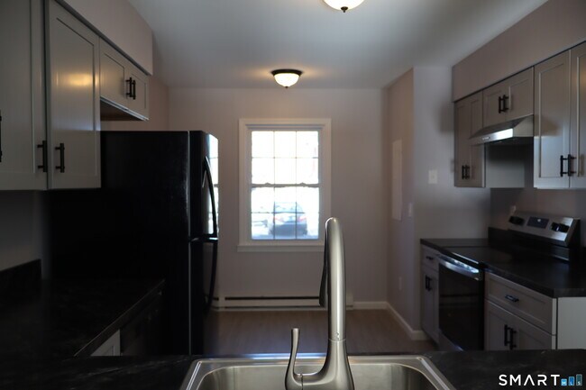 Building Photo - 15 Boughton St