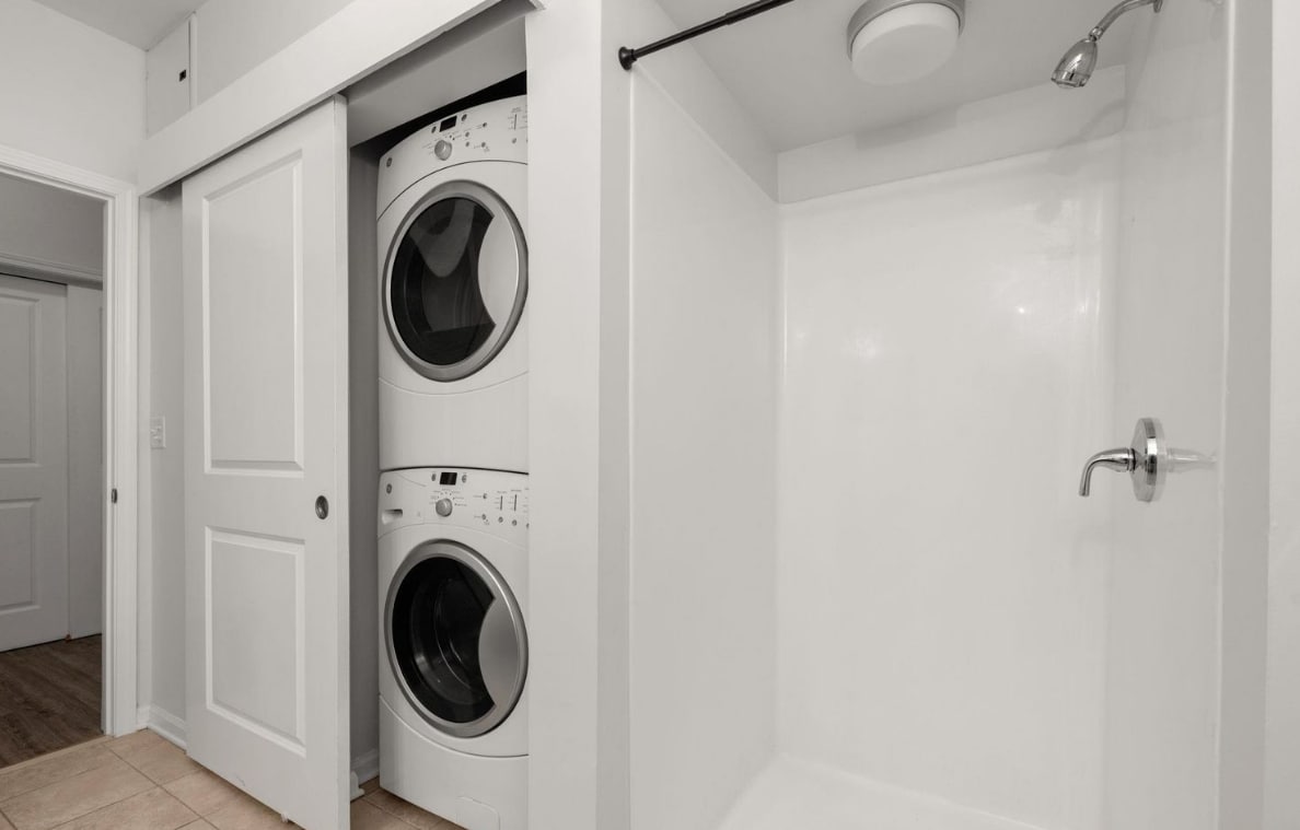 Building Photo - 100 E Washington St