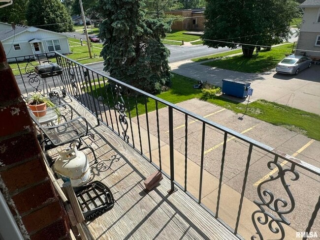 Building Photo - 400 N 5th St