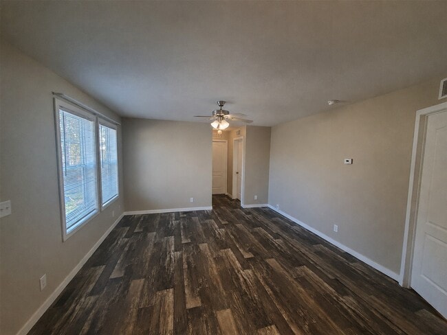 Building Photo - 15 Starling Hill Dr