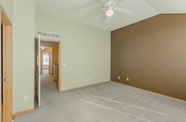 Building Photo - 1244 Chateau Ave