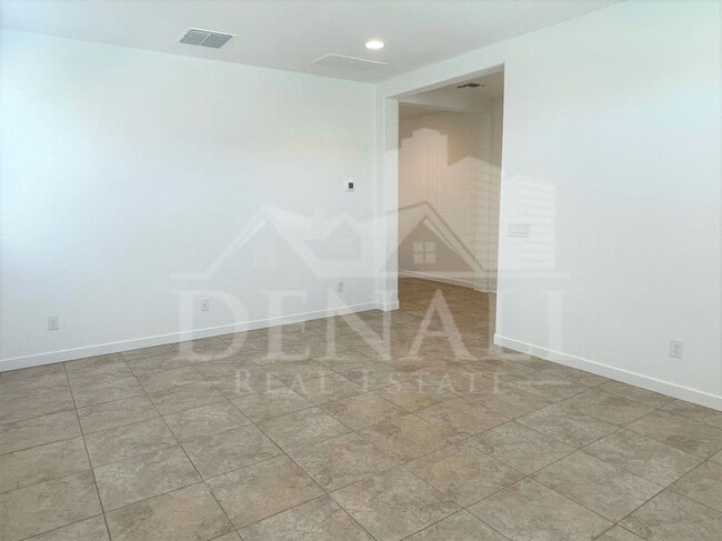 Building Photo - 4622 N 192nd Ln