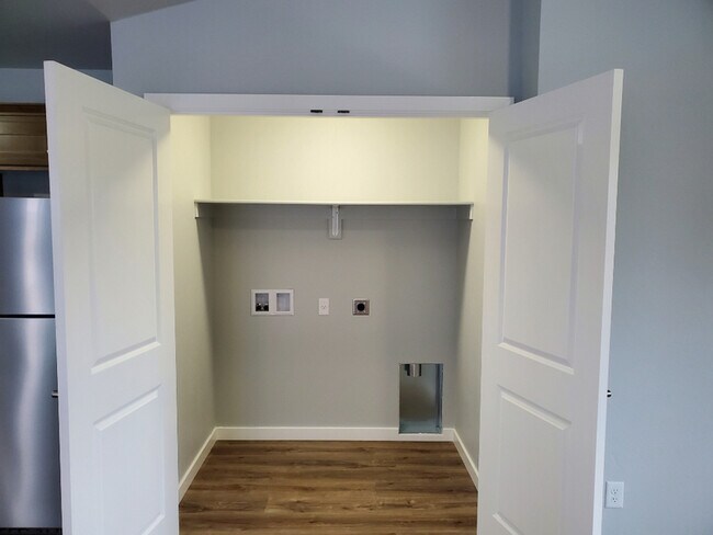 Building Photo - 220 Cheryl Ln