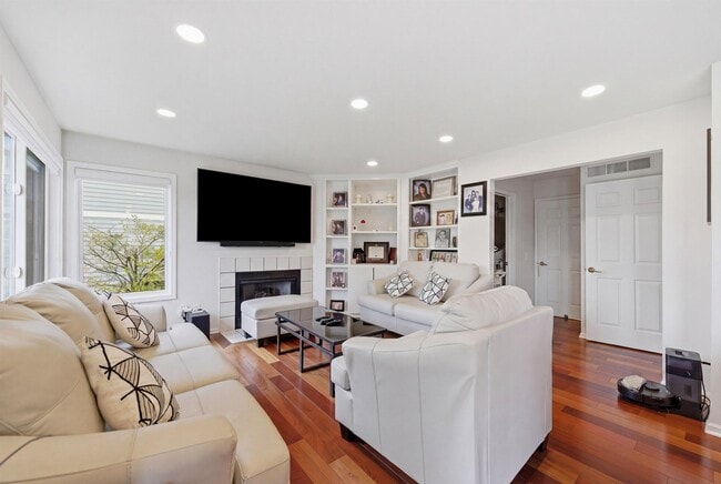 Building Photo - 2243 Sun Valley Dr