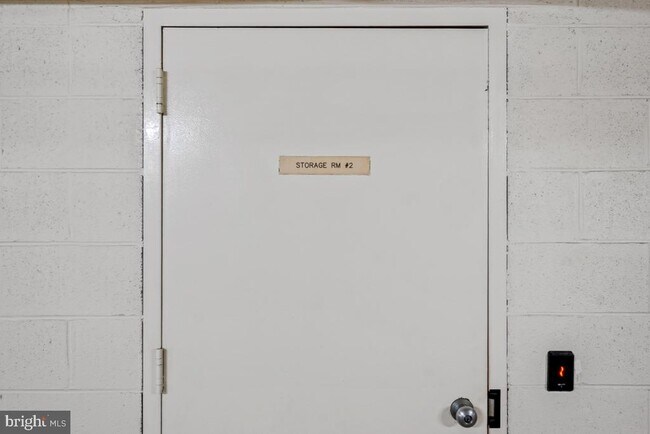 Building Photo - 5904 Mt Eagle Dr