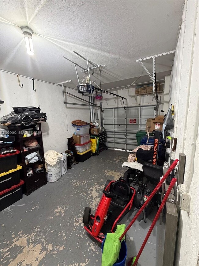 Building Photo - 956 SW 148th Pl