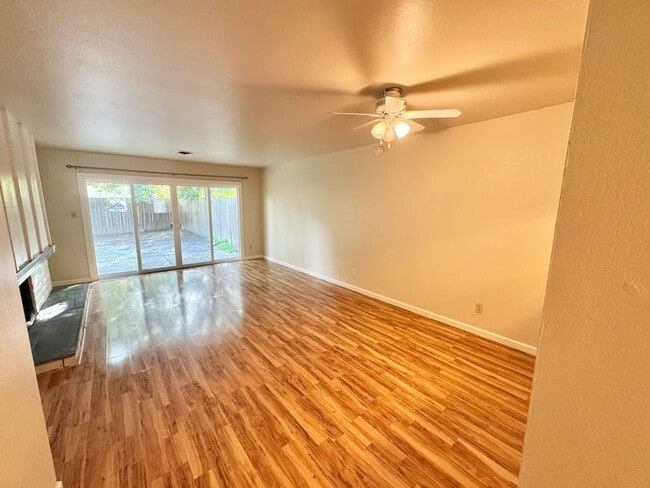 Building Photo - 604 Radcliffe Dr