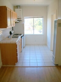 Building Photo - Newly Remodeled corner unit small 2-bedroom with a full kitchen and lots of light