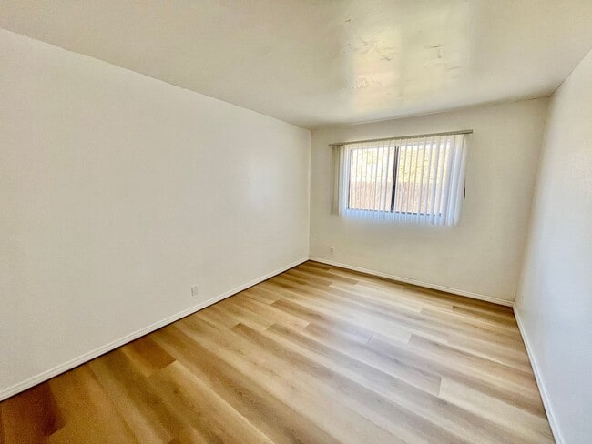 Building Photo - 2BD/2BTH with Central A/C, Private Patio, ...