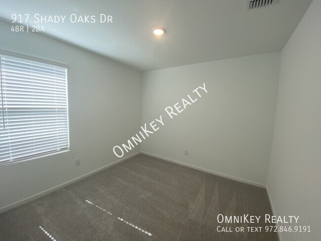 Building Photo - 917 Shady Oaks Dr