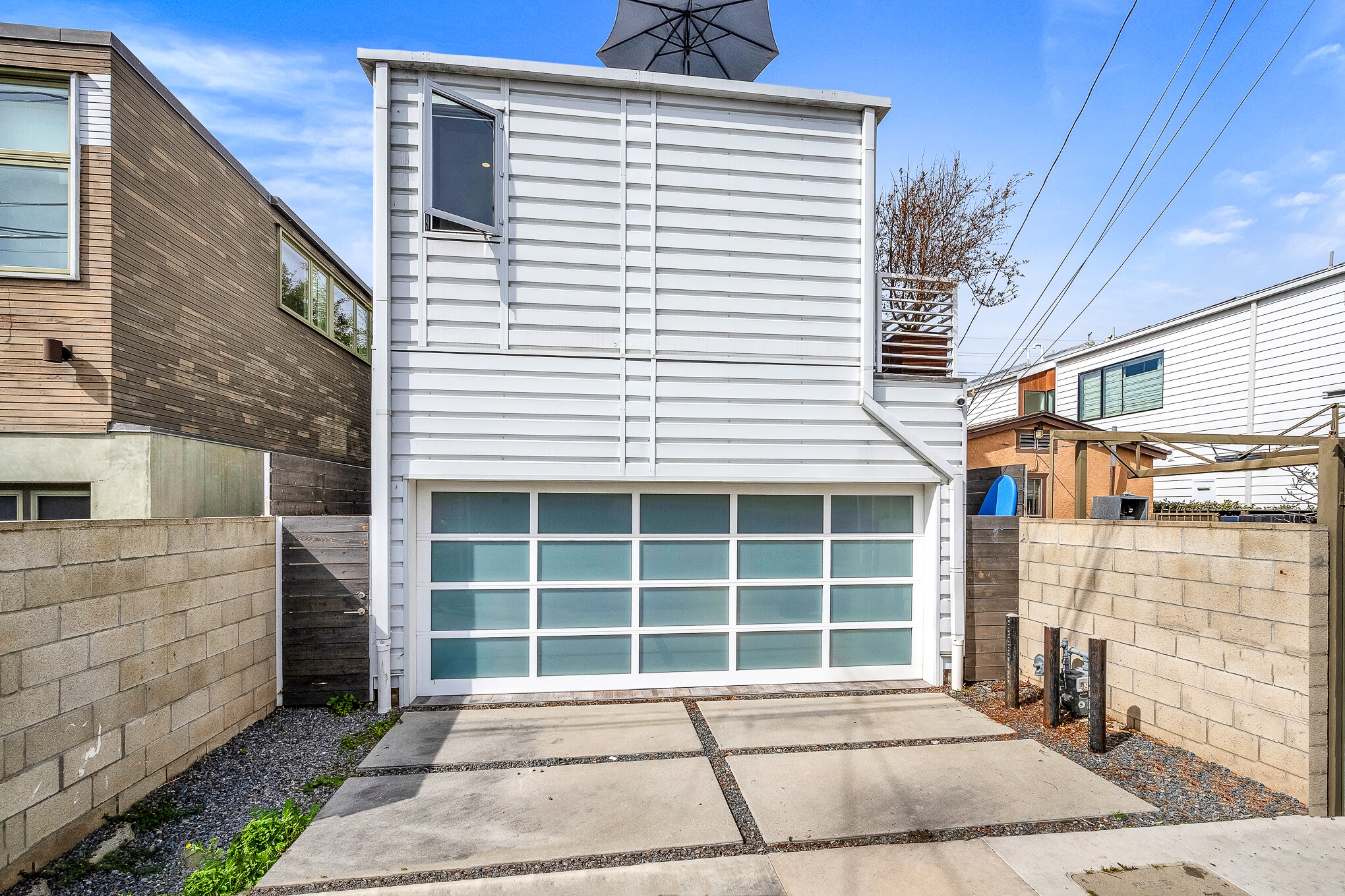 Even 1-car extra pkg pad - 718 Marine St