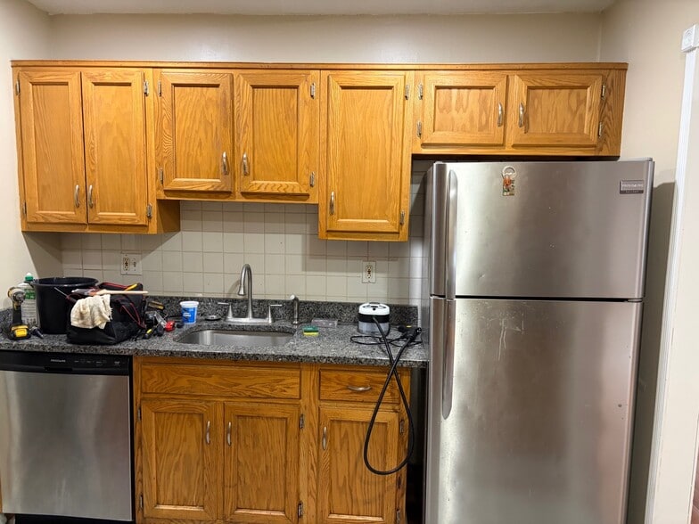 Building Photo - 166 Old Brookfield Rd