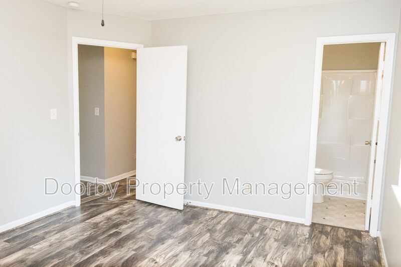 Building Photo - 6216 Shawtee Ln