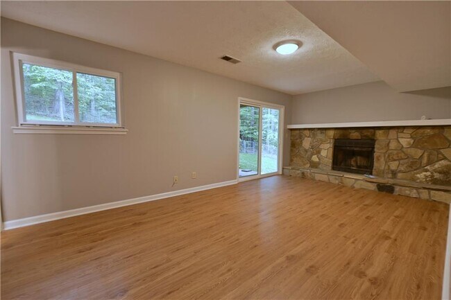 Building Photo - 459 Ridgetop Dr NW