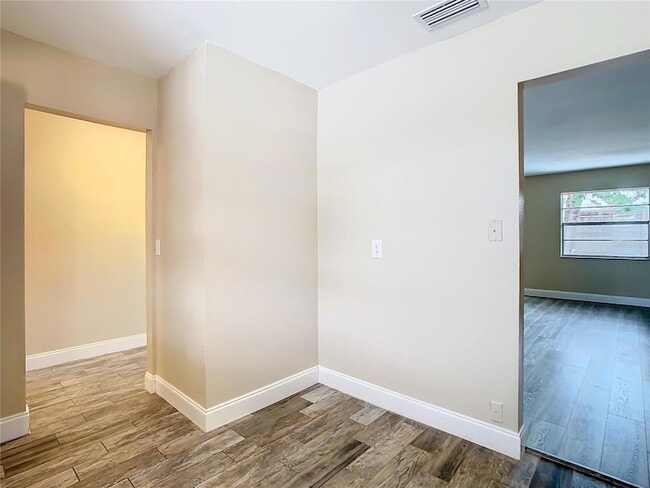 Building Photo - 1612 Fox Run Dr