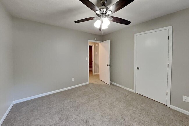 Building Photo - 4094 Maxanne Dr NW