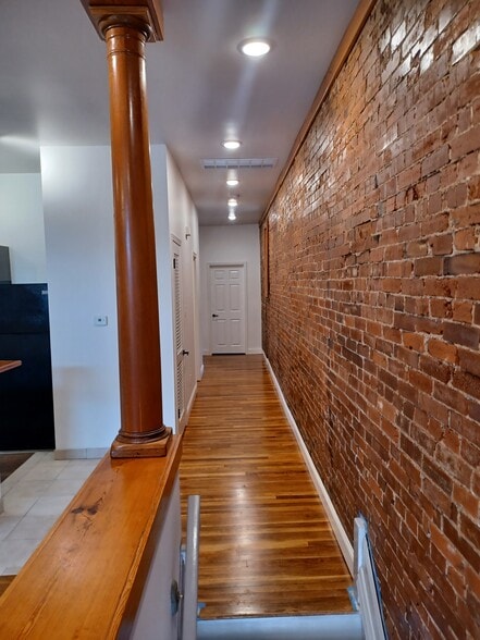 Building Photo - 4224 Chouteau Ave
