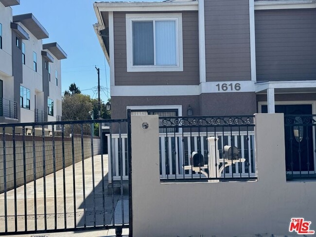 Building Photo - 1616 W 206th St