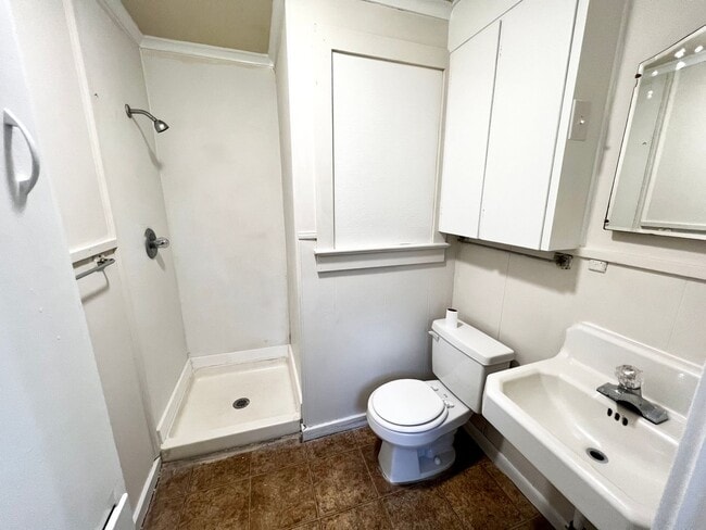 Building Photo - 3/2 on Park Street