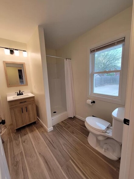 Building Photo - 106 E Harrier St