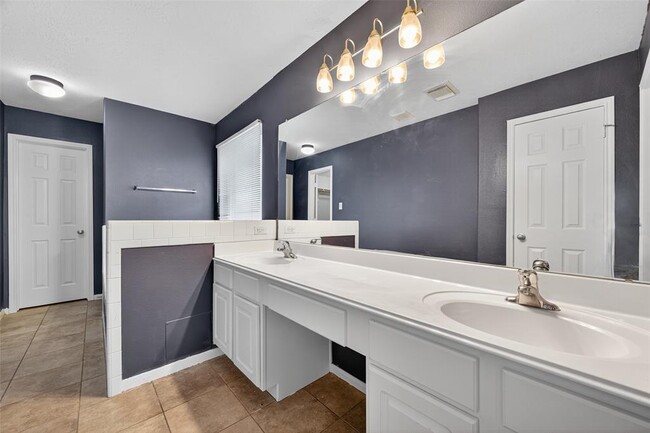 Building Photo - 5411 Losoya Ct