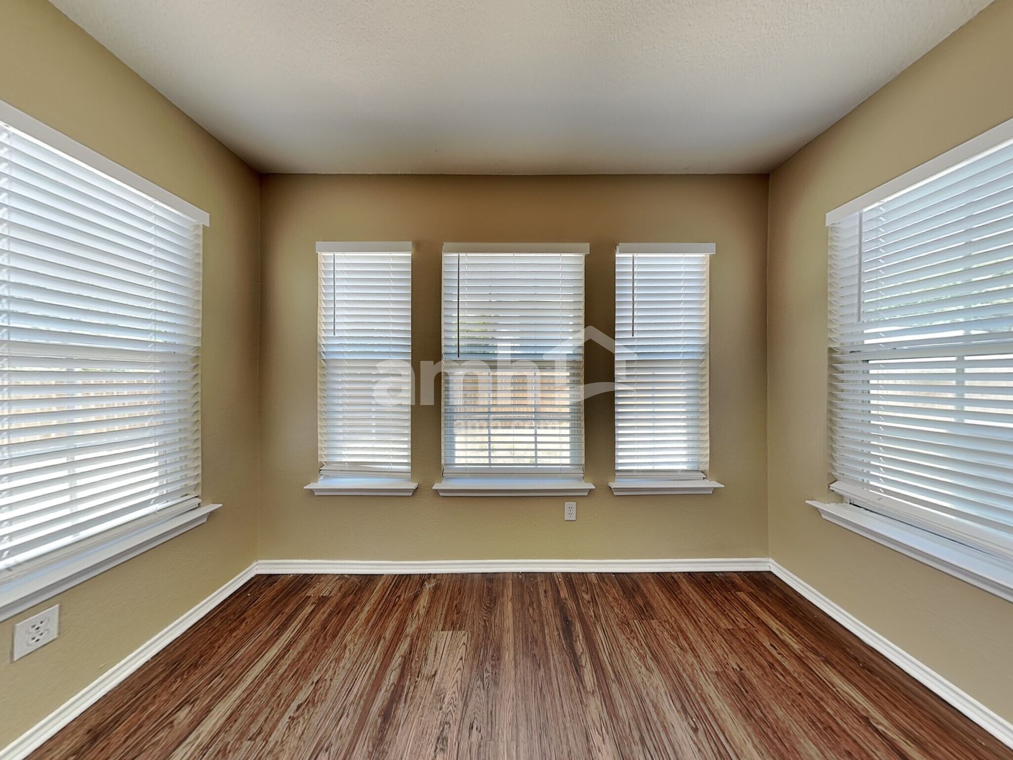 Building Photo - 360 Thicket Ln