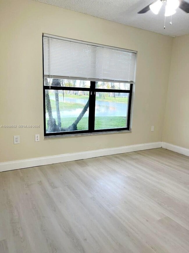 Building Photo - 1522 Lake Crystal Dr