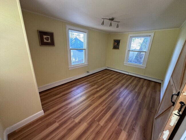 Building Photo - 51 BELLEROSE Rd