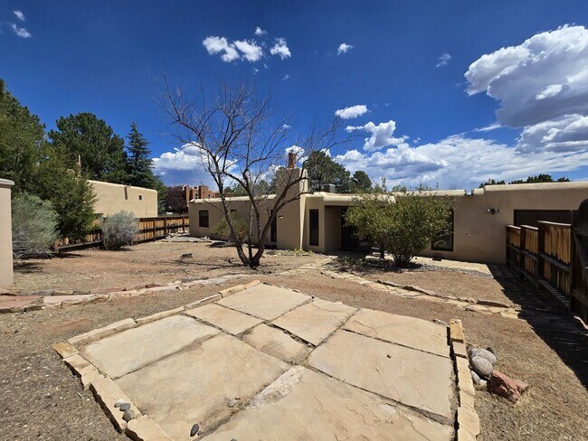 Building Photo - 3004 Plaza Blanca