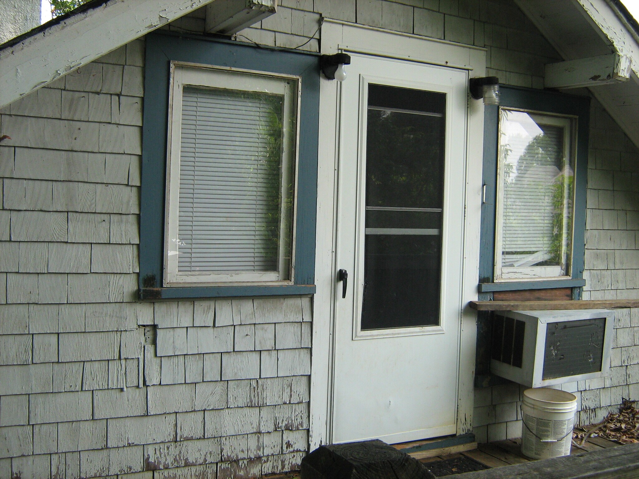 Building Photo - 210 Todd Ave
