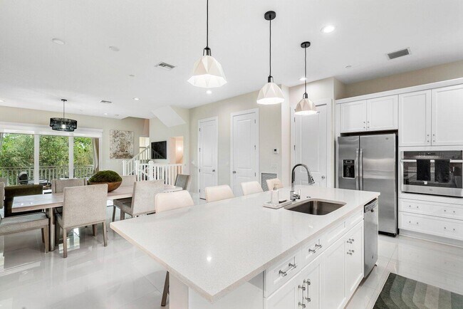 Building Photo - 12871 Alton Rd