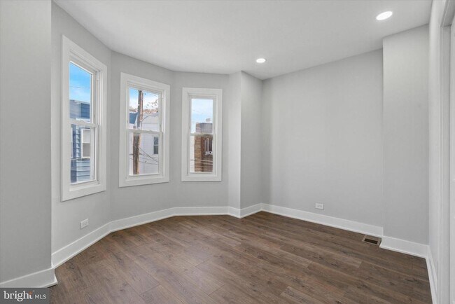 Building Photo - 2034 S Opal St