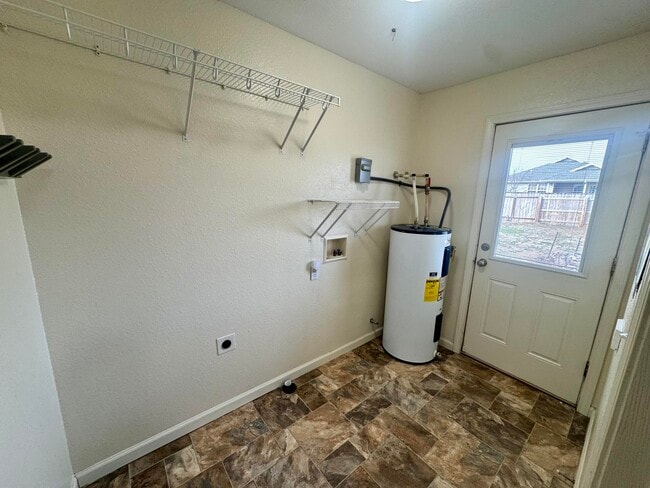 Building Photo - 1824 Kansas Ave