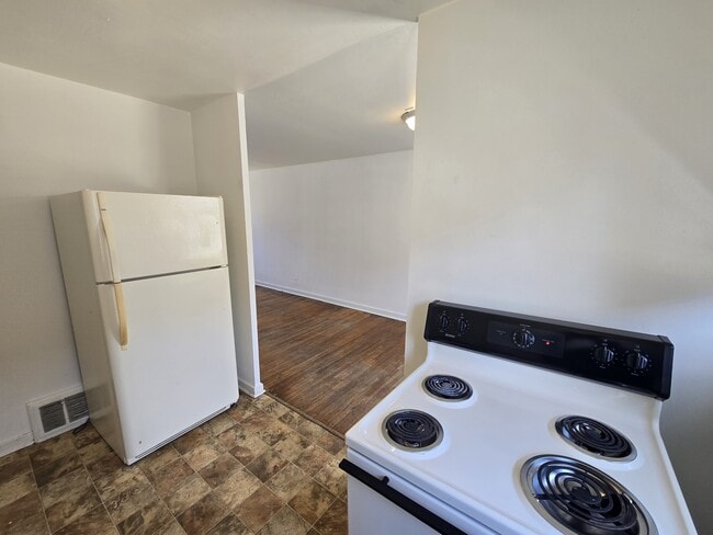 Building Photo - 235 Madison St