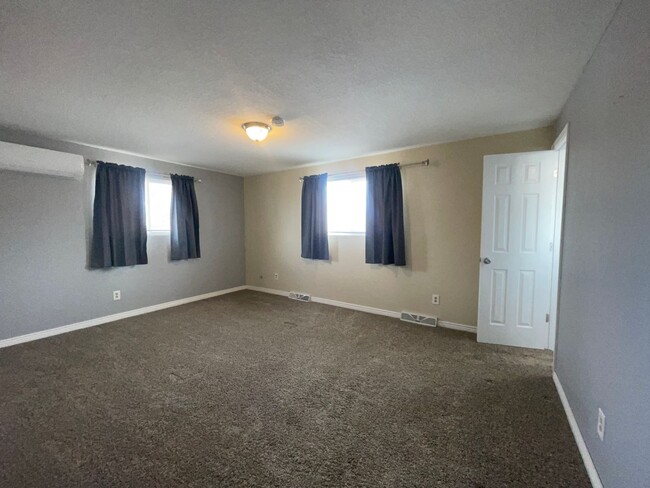 Building Photo - $0 DEPOSIT OPTION. LUXURY ARVADA RENTAL: U...