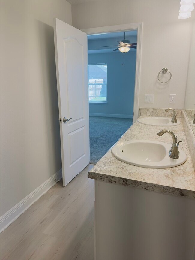 Building Photo - 4 bed/2 bath New Construction Home in Embe...