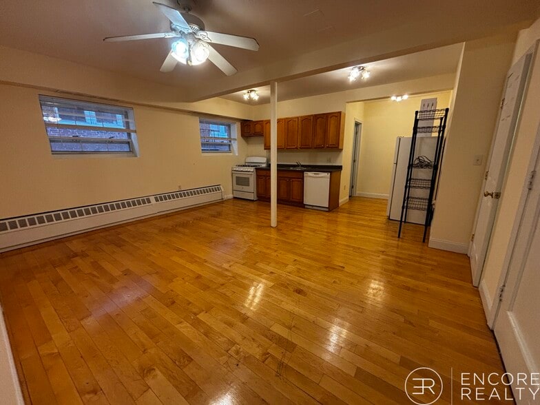 Building Photo - 1555 Beacon St