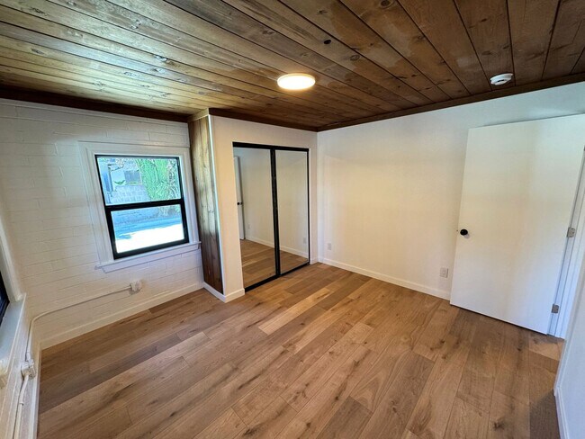 Building Photo - 8220 Edison Dr