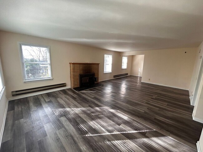 Primary Photo - 750 W Cliff Dr
