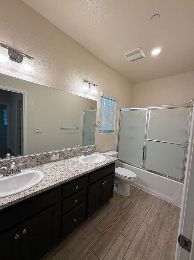 Building Photo - 2494 Valdes Dr