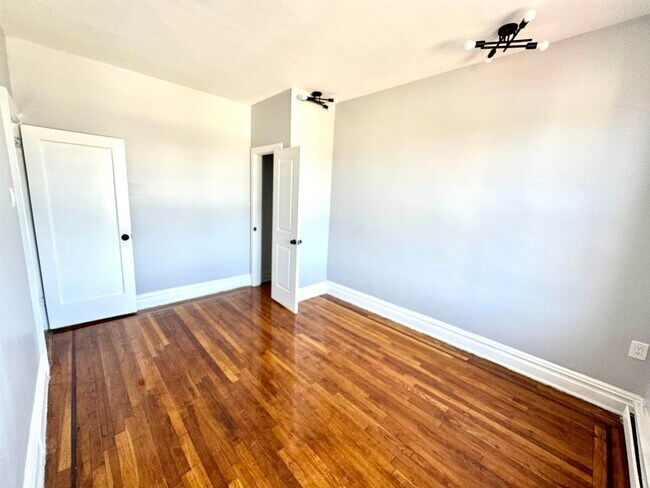Building Photo - 159 Hutton St