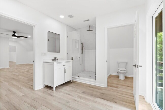 Building Photo - "Spacious 4-Bed Oasis with Guest Suite on Johns Island - Your Dream Home Awaits!"