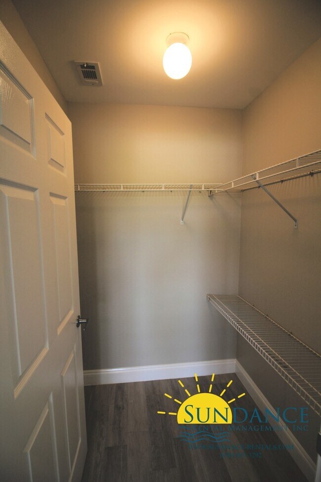 Building Photo - Beautiful 2 Bedroom Unit in Bluewater Bay