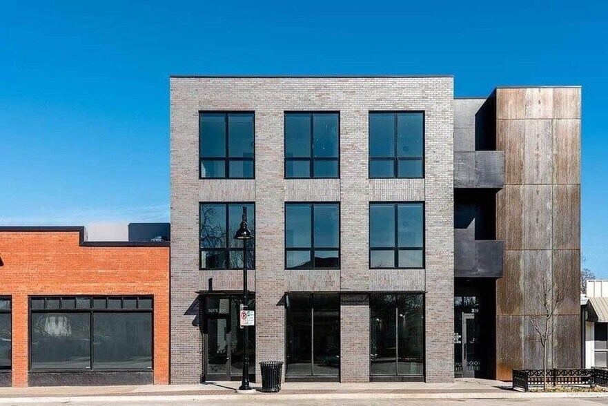 Building Photo - 329 5th St