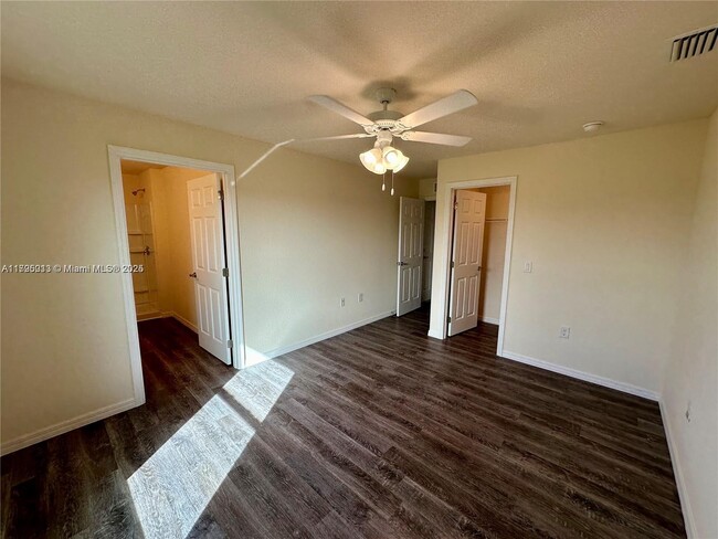 Building Photo - 131 Carousel Ave