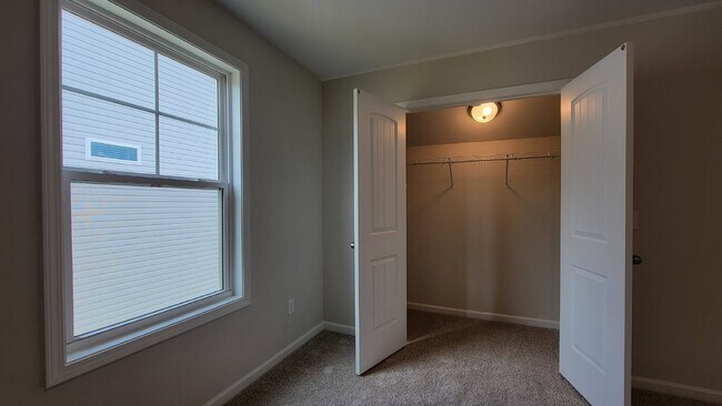 Building Photo - Your Ideal Home Awaits in Simpsonville